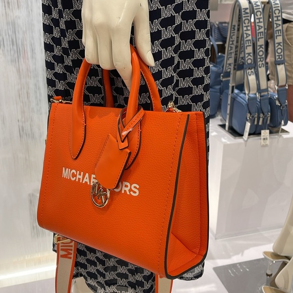 Michael Kors Mirella Sm Pebbled Leather Shopper Top Zip Crossbod XBODY
Poppy
NWT - Picture 13 of 16